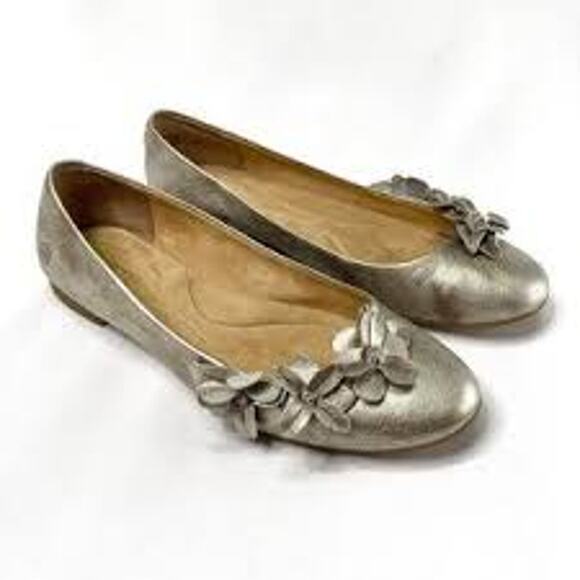 Born Gemma Metallic Silver Floral Leather Ballet Flats- Size 9 - Picture 1 of 8
